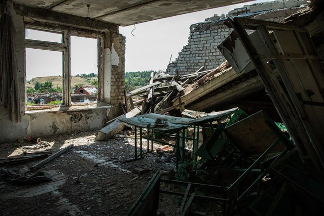 Заросшие руины, сожженный транспорт и заминированный пляж: село-призрак Широкино на 6-й год российско-украинской войны 02