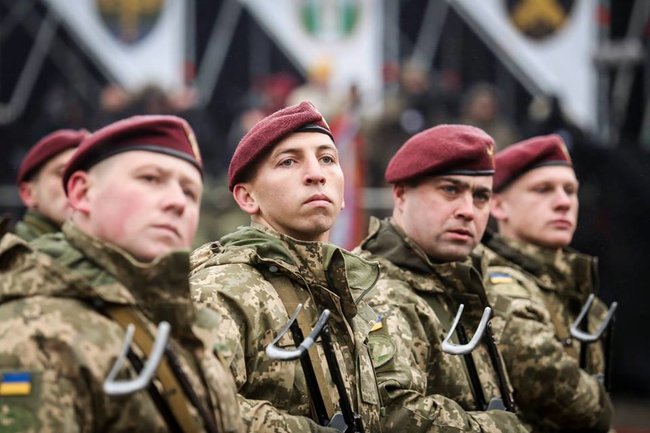 Украинские десантники приняли участи в параде в честь 100-летия восстановления Вооруженных Сил Литвы 05