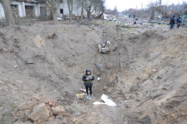 Несколькометровые воронки и разрушенные дома: последствия обстрела Чернигова российскими оккупантами 60