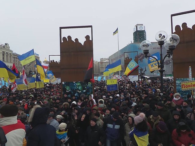 Акция за отставку Порошенко, организованная РНС, проходит на Майдане Незалежности 12