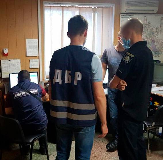 19-летний полицейский, торговавший служебной информацией, задержан в Кременчуге 01