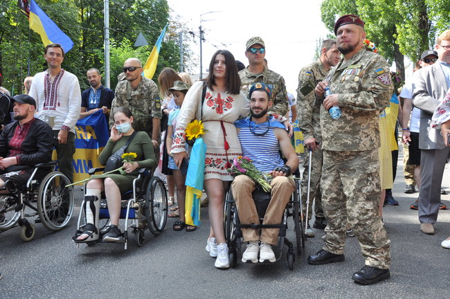 Марш защитников Украины прошел в центре Киева 27