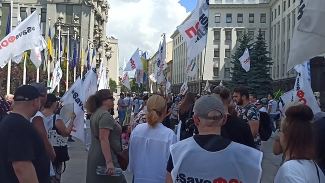 У Києві протестують ФОПи: між мітингувальниками і правоохоронцями відбулися бійки 10