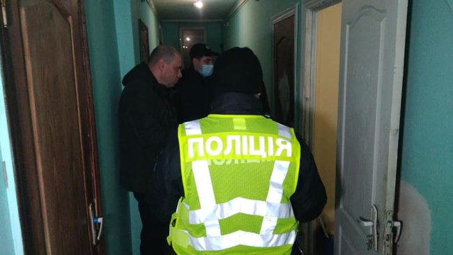 Два человека погибли в результате взрыва гранаты в общежитии в Киеве, - полиция 03