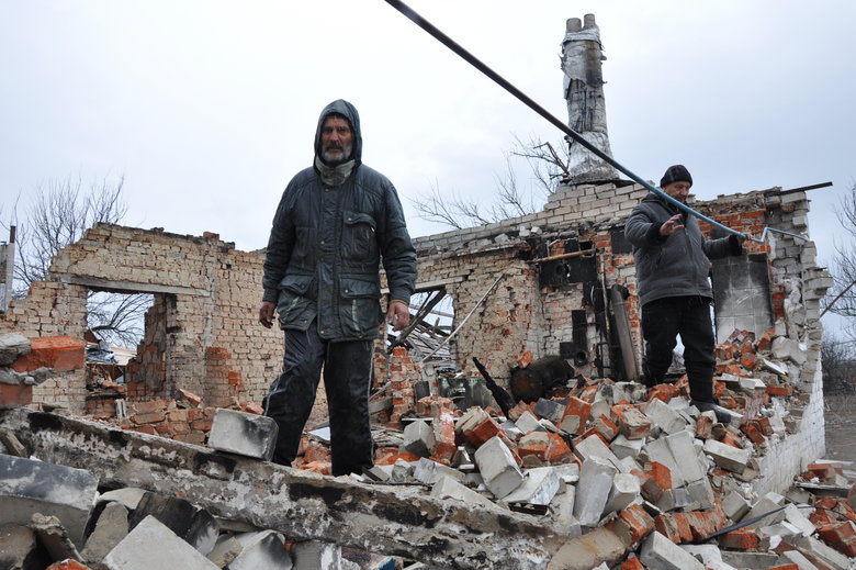 Несколькометровые воронки и разрушенные дома: последствия обстрела Чернигова российскими оккупантами 56