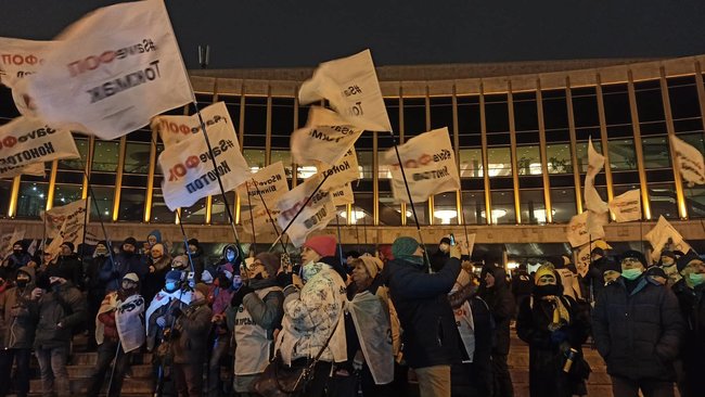 Зе, ответь за базар!, - ФОПы протестуют возле ДК Украина перед концертом 95 квартала 18