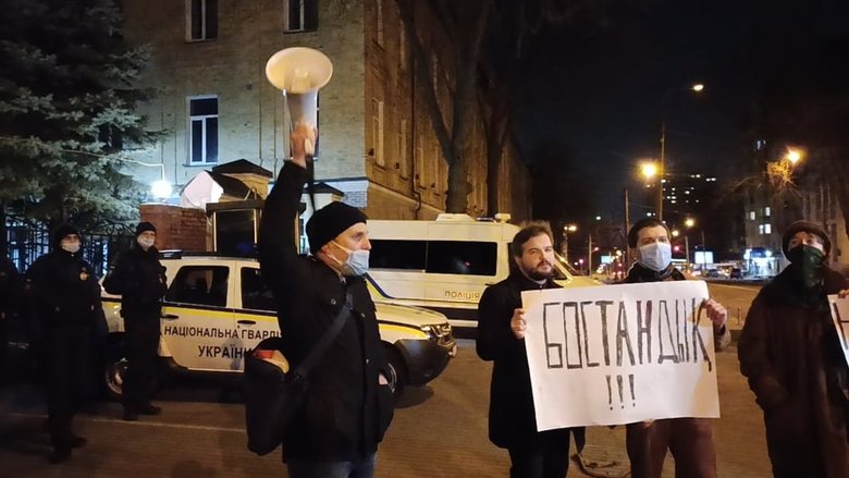 Украинцы у посольства Казахстана выразили поддержку протестующим 06