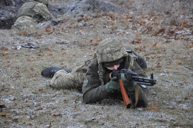 Украинских морских пехотинцев готовят инструкторы из Великобритании 08