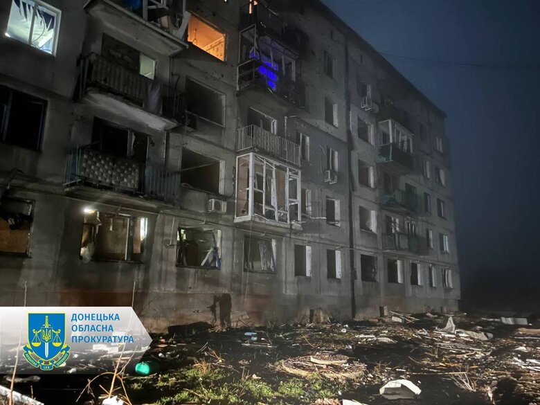 Рашисти вдарили ракетою по Селидовому на Донеччині, є жертви, пошкоджено 6 багатоповерхівок 02