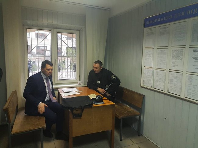 Адвокаты Януковича вызвали полицию, заявив, что в суде произошло преступление против экс-президента 02
