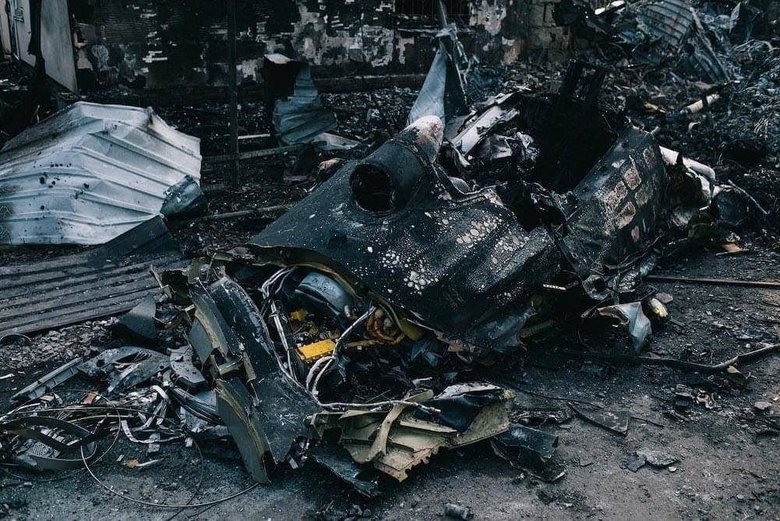 Збитий над Києвом російський літак Су-27 упав на житловий будинок на Осокорках 01