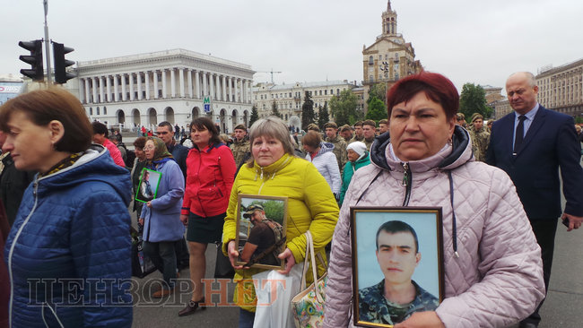 Марш памяти павших защитников Украины прошел в Киеве 08