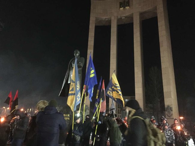 Националисты провели во Львове факельное шествие в годовщину гибели Шухевича 06