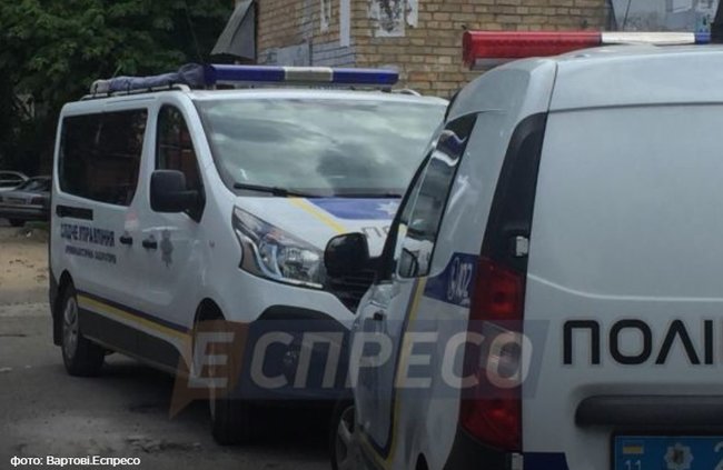 В Шевченковском районе Киева в автомобиле застрелили мужчину 01