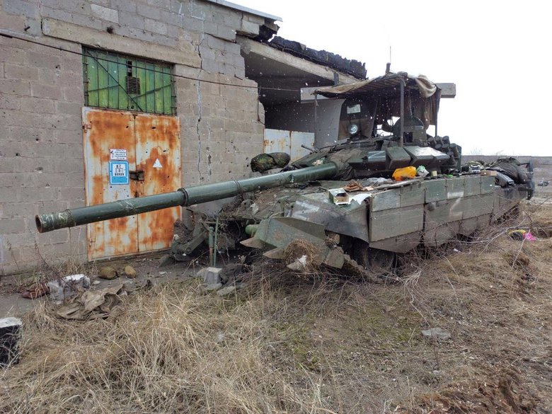 Подвиг Азова: окруженные герои захватили танковую роту 150-й дивизии ВС РФ и российских десантников 05