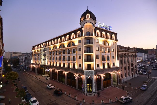 Кому принадлежат самые дорогие гостиницы Украины 30