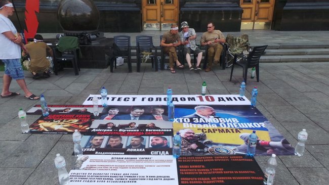 Побратимы убитого добровольца Олешко (Сармата) 10-й день продолжают голодовку под ОП: К нам никто не выходил. Ничего не говорил. Результата нет 01