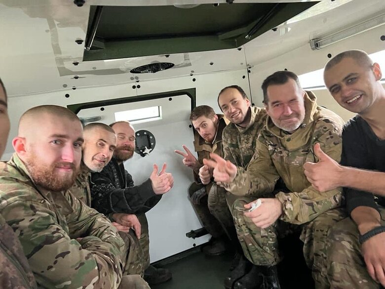 Україна провела новий обмін полоненими: ще 32 воїни вдома 02