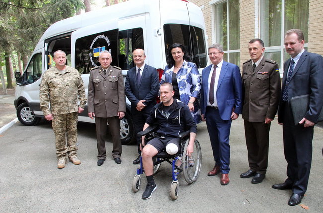 Ирпенский военный госпиталь получил спецоборудование, закупленное в рамках проекта НАТО по медреабилитации 01