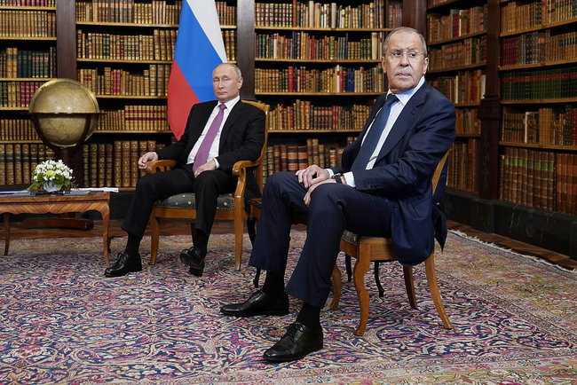 Байден и Путин проводят встречу в Женеве: Переговоры в узком составе завершены, продлились почти 2 часа 04