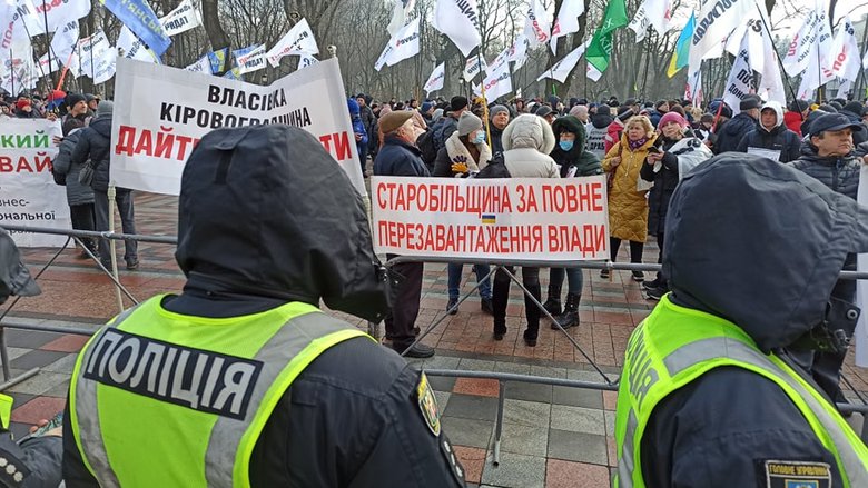 Акція SaveФОП у центрі Києва: мітингувальників відтіснили із Хрещатика, вони прямують під Раду 11