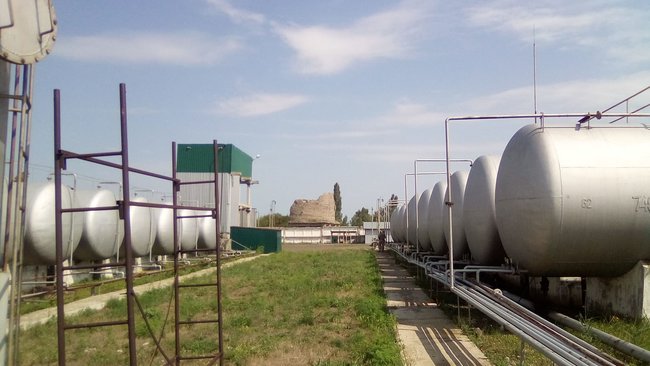 Налоговики пресекли незаконное производство горюче-смазочных материалов в Донецкой области 02