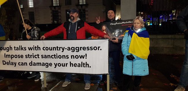 Акцию в поддержку украинских моряков, захваченных в плен Россией, ежедневно проводят в Лондоне 04