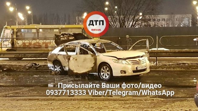 Возле станции метро Лесная в Киеве неизвестные взорвали две гранаты и скрылись, есть пострадавший 03