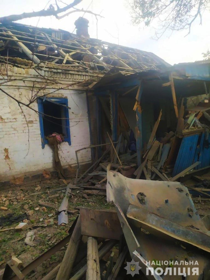 В результате российских обстрелов в Запорожской области разрушены дома и сельхозтехника, - Нацполиция 06