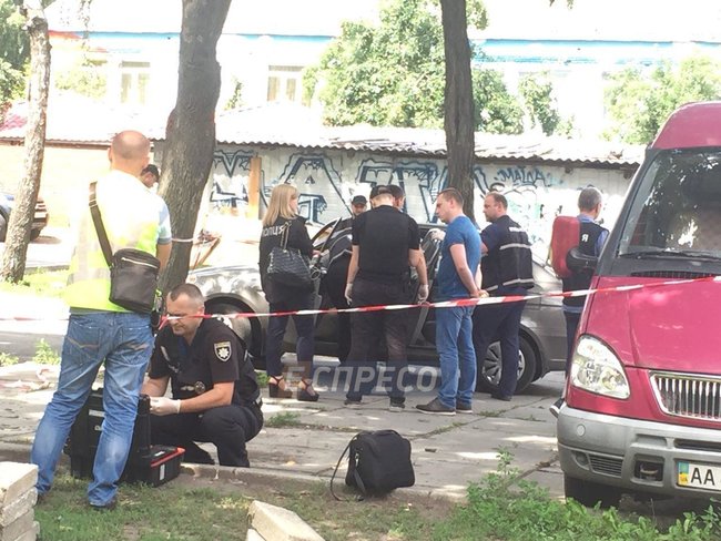 В Шевченковском районе Киева в автомобиле застрелили мужчину 05