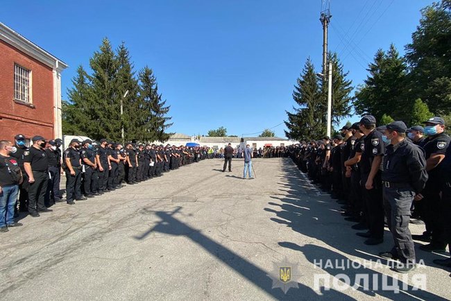 Более 560 полицейских со всей Украины прибыли в Умань для обеспечения безопасности 06