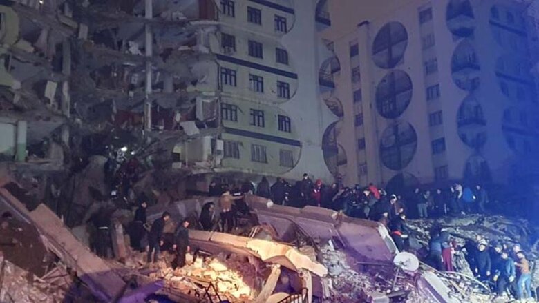 У Туреччині стався сильний землетрус, загинули понад 900 осіб 05