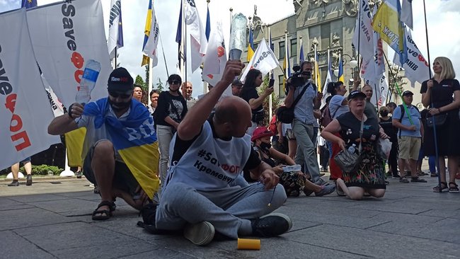 У Києві протестують ФОПи: між мітингувальниками і правоохоронцями відбулися бійки 11