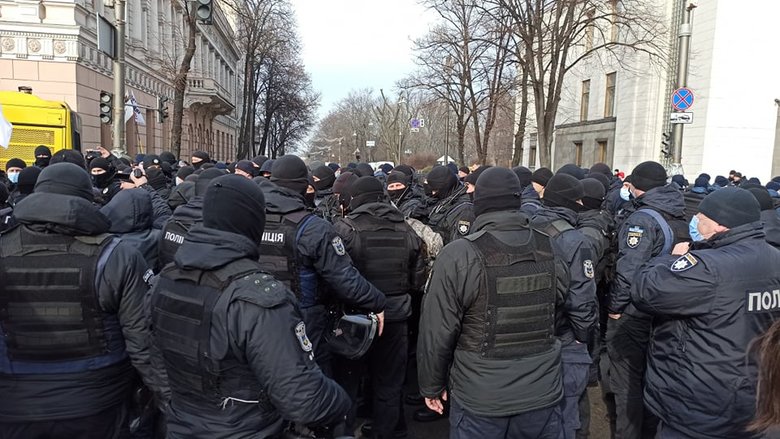 Акція SaveФОП у центрі Києва: мітингувальників відтіснили із Хрещатика, вони прямують під Раду 01