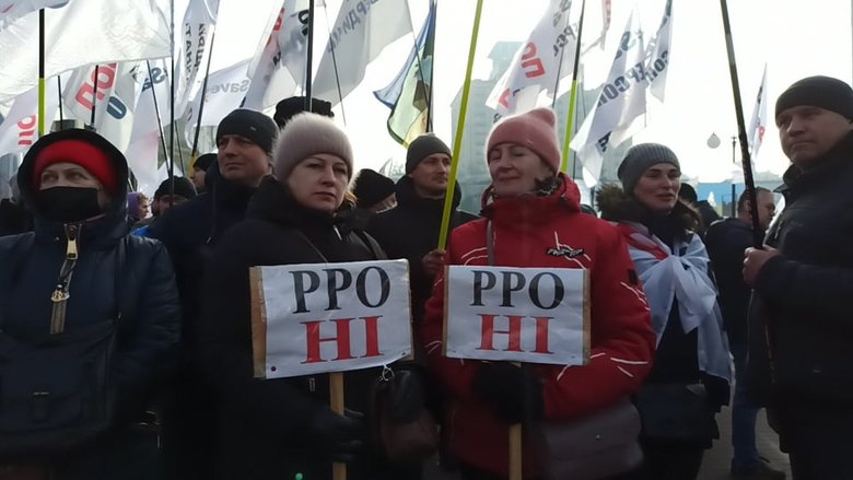 Акція SaveФОП у центрі Києва: мітингувальників відтіснили із Хрещатика, вони прямують під Раду 35