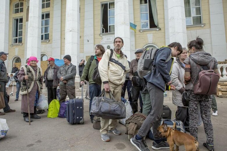 Из-под обстрелов на Донбассе волонтеры МБФ Фонд Добра и Любви вывезли около 200 гражданских 03