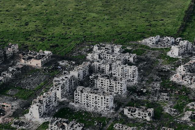 Город, которого больше не существует: фотографы показали уничтоженную Марьинку 04