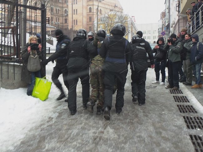 После ранения полицейского под судом по делу Труханова задержаны представители батальона Донбасс 03
