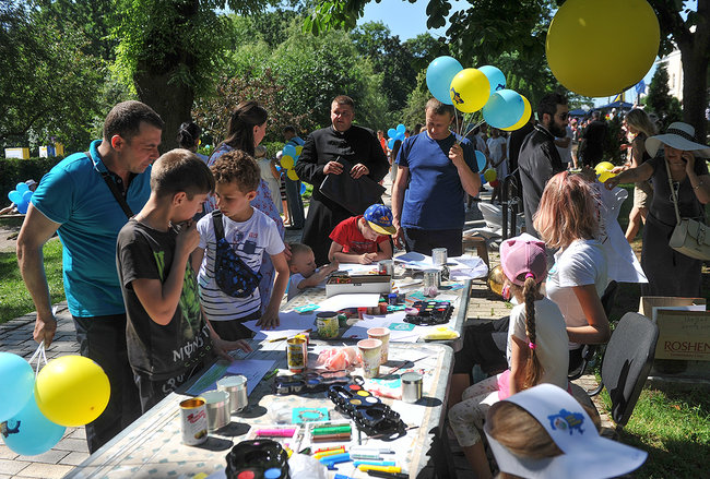 Всеукраїнська хода на захист сімейних цінностей, прав дітей та сімей відбулася в Києві 09