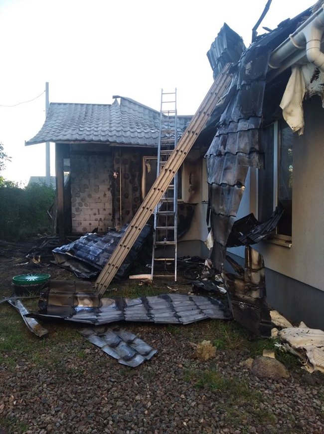 Глава ЦПК Шабунин сообщил о поджоге его дома: Был взрыв, вспыхнул вход, родители успели выбежать 02