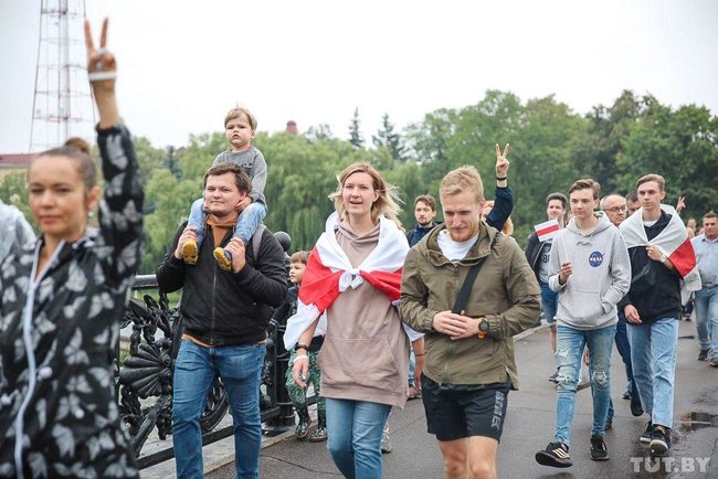 В Минске проходит Марш Новой Беларуси: приехали люди со всей страны 04