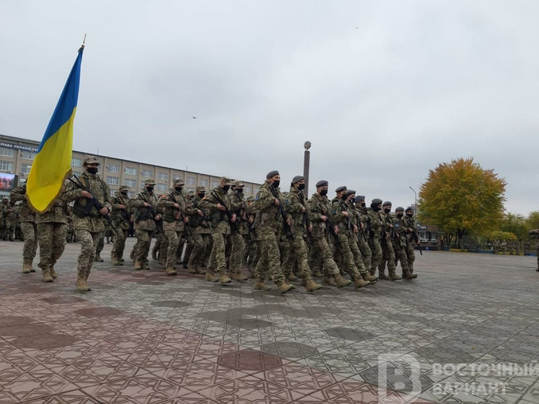 В Северодонецке впервые прошел военный парад 02