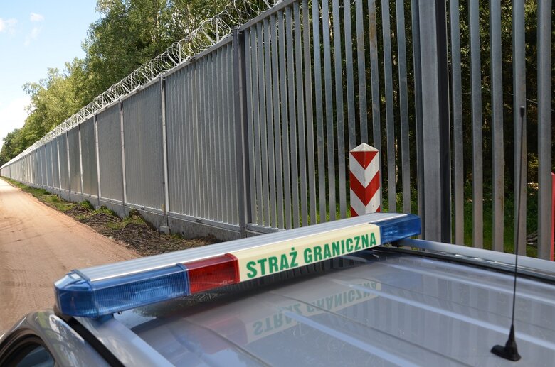 Польща завершила будівництво стіни на кордоні з Білоруссю 03
