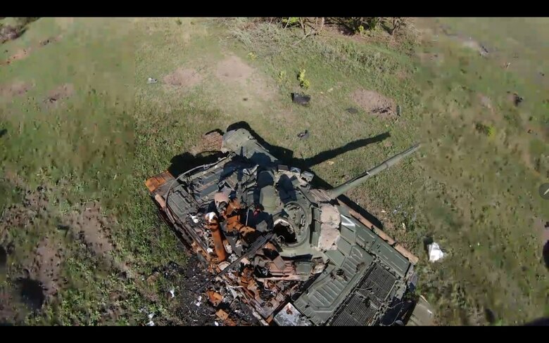 Під селом Богородичним українські воїни захопили спеціальний танк Т-72Б3, який Росія виставляла на танковий біатлон. Ще два було знищено 02