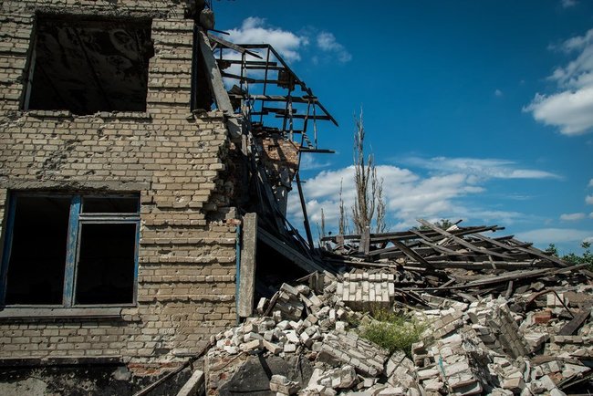Заросшие руины, сожженный транспорт и заминированный пляж: село-призрак Широкино на 6-й год российско-украинской войны 01