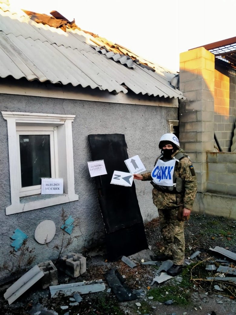 Российские войска обстреляли Марьинку, разрушен жилой дом и близлежащая территория, - СЦКК 01
