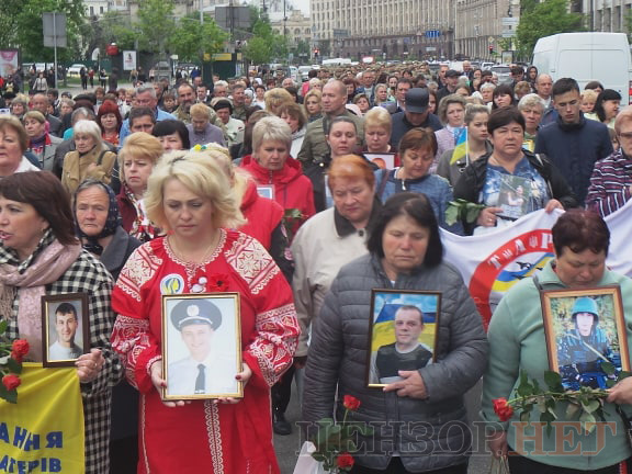 Марш памяти павших защитников Украины прошел в Киеве 03