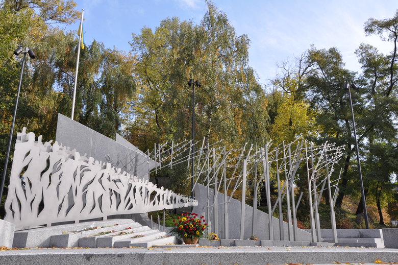 В Киеве почтили память погибших за свободу и независимость Украины 22