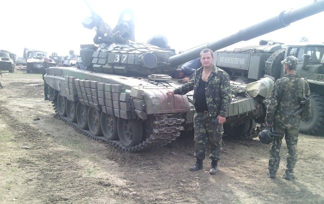 Украинские воины в 2014 году достали из болота брошенный террористами танк: его путь удалось проследить от самой России 17