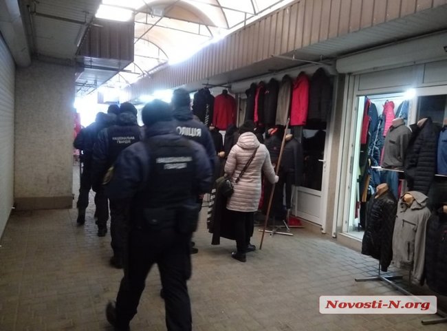 Рынок в Николаеве отказался соблюдать карантин и был заблокирован Нацгвардией 04